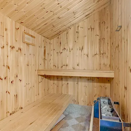 Nice Home In Blavand With Sauna Nyaraló